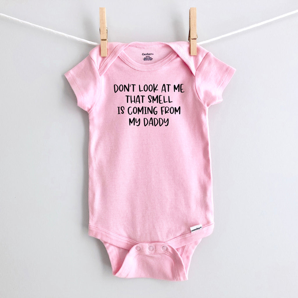 Don't Look at Me, That Smell Is Coming From My Daddy baby bodysuit - pink short sleeve